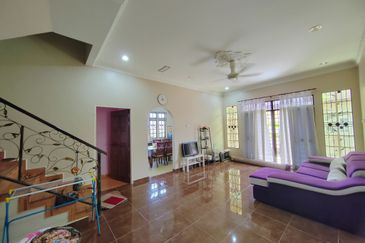 𝐁𝐀𝐍𝐆𝐋𝐎 𝐌𝐄𝐖𝐀𝐇 𝟐 𝐓𝐈𝐍𝐆𝐊𝐀𝐓 𝐃𝐈 𝐊𝐆. 𝐒𝐔𝐑𝐀𝐔 𝐇𝐉. 𝐌𝐀𝐓 𝐙𝐈𝐍, 𝐁𝐔𝐊𝐈𝐓 𝐏𝐀𝐘𝐎𝐍𝐆, 𝐓𝐄𝐑𝐄𝐍𝐆𝐆𝐀𝐍𝐔