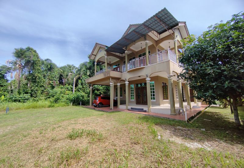 𝐁𝐀𝐍𝐆𝐋𝐎 𝐌𝐄𝐖𝐀𝐇 𝟐 𝐓𝐈𝐍𝐆𝐊𝐀𝐓 𝐃𝐈 𝐊𝐆. 𝐒𝐔𝐑𝐀𝐔 𝐇𝐉. 𝐌𝐀𝐓 𝐙𝐈𝐍, 𝐁𝐔𝐊𝐈𝐓 𝐏𝐀𝐘𝐎𝐍𝐆, 𝐓𝐄𝐑𝐄𝐍𝐆𝐆𝐀𝐍𝐔