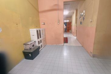 𝐑𝐔𝐌𝐀𝐇 𝐓𝐄𝐑𝐄𝐒 𝐒𝐄𝐓𝐈𝐍𝐆𝐊𝐀𝐓 𝐃𝐈 𝐓𝐀𝐌𝐀𝐍 𝐒𝐀𝐅𝐈𝐀𝐇 𝐌𝐔𝐑𝐍𝐈, 𝐏𝐀𝐃𝐀𝐍𝐆 𝐌𝐄𝐍𝐆𝐊𝐔𝐀𝐍𝐆, 𝐁𝐔𝐊𝐈𝐓 𝐏𝐀𝐘𝐎𝐍𝐆, 𝐓𝐑𝐆