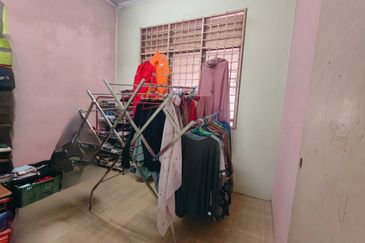 𝐑𝐔𝐌𝐀𝐇 𝐓𝐄𝐑𝐄𝐒 𝐒𝐄𝐓𝐈𝐍𝐆𝐊𝐀𝐓 𝐃𝐈 𝐓𝐀𝐌𝐀𝐍 𝐒𝐀𝐅𝐈𝐀𝐇 𝐌𝐔𝐑𝐍𝐈, 𝐏𝐀𝐃𝐀𝐍𝐆 𝐌𝐄𝐍𝐆𝐊𝐔𝐀𝐍𝐆, 𝐁𝐔𝐊𝐈𝐓 𝐏𝐀𝐘𝐎𝐍𝐆, 𝐓𝐑𝐆