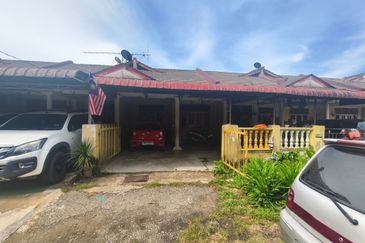 𝐑𝐔𝐌𝐀𝐇 𝐓𝐄𝐑𝐄𝐒 𝐒𝐄𝐓𝐈𝐍𝐆𝐊𝐀𝐓 𝐃𝐈 𝐓𝐀𝐌𝐀𝐍 𝐒𝐀𝐅𝐈𝐀𝐇 𝐌𝐔𝐑𝐍𝐈, 𝐏𝐀𝐃𝐀𝐍𝐆 𝐌𝐄𝐍𝐆𝐊𝐔𝐀𝐍𝐆, 𝐁𝐔𝐊𝐈𝐓 𝐏𝐀𝐘𝐎𝐍𝐆, 𝐓𝐑𝐆