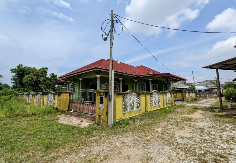 BANGLO SETINGKAT DI KG DURIAN BURUNG, KUALA TERENGGANU, TERENGGANU