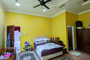 BANGLO SETINGKAT DI KG DURIAN BURUNG, KUALA TERENGGANU, TERENGGANU