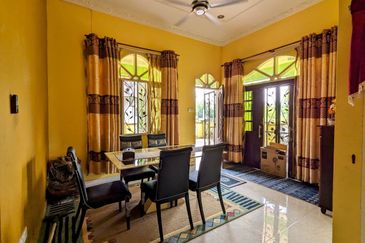 BANGLO SETINGKAT DI KG DURIAN BURUNG, KUALA TERENGGANU, TERENGGANU