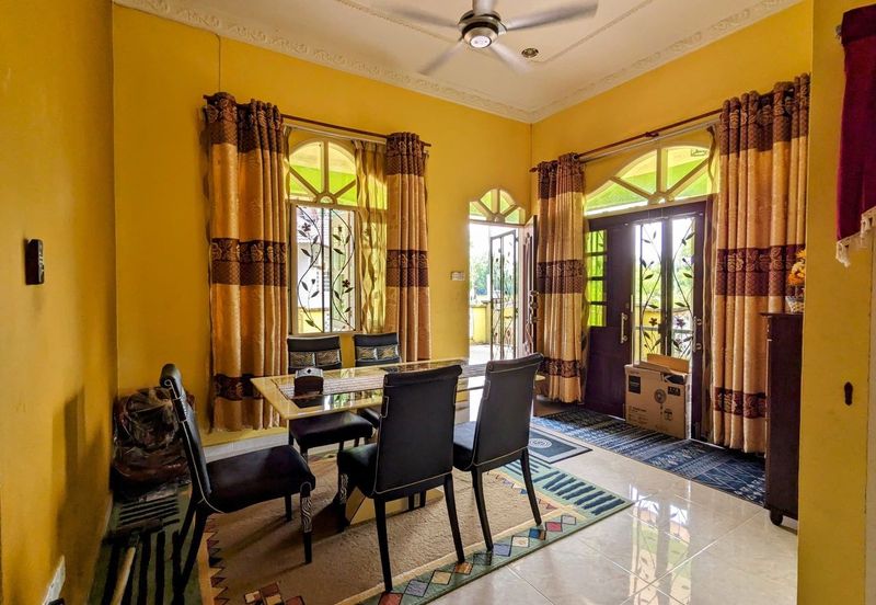 BANGLO SETINGKAT DI KG DURIAN BURUNG, KUALA TERENGGANU, TERENGGANU