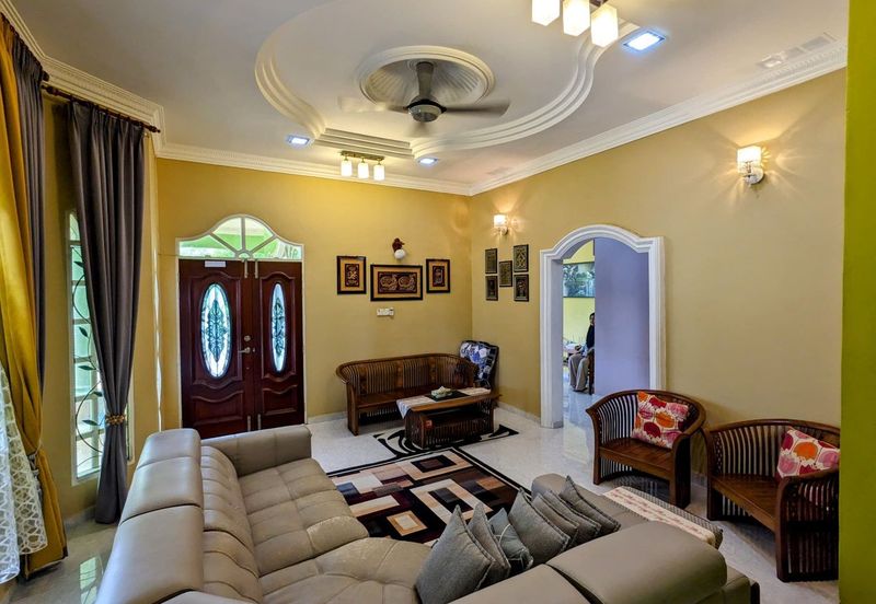 BANGLO SETINGKAT DI KG DURIAN BURUNG, KUALA TERENGGANU, TERENGGANU