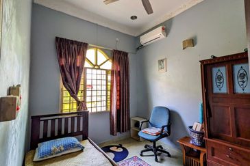 BANGLO SETINGKAT DI KG DURIAN BURUNG, KUALA TERENGGANU, TERENGGANU