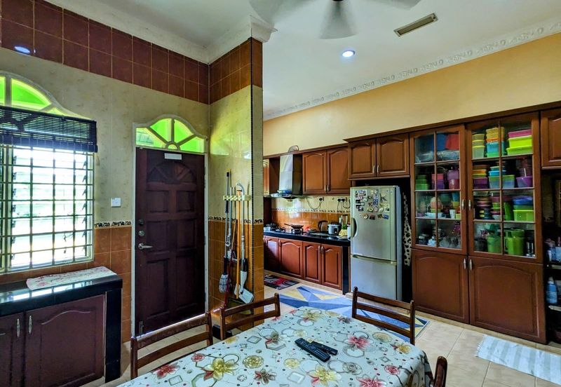 BANGLO SETINGKAT DI KG DURIAN BURUNG, KUALA TERENGGANU, TERENGGANU