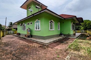 BANGLO SETINGKAT DI KG DURIAN BURUNG, KUALA TERENGGANU, TERENGGANU
