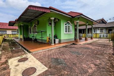 BANGLO SETINGKAT DI KG DURIAN BURUNG, KUALA TERENGGANU, TERENGGANU