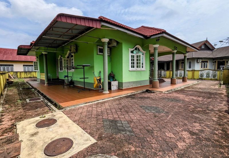 BANGLO SETINGKAT DI KG DURIAN BURUNG, KUALA TERENGGANU, TERENGGANU