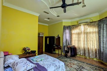 BANGLO SETINGKAT DI KG DURIAN BURUNG, KUALA TERENGGANU, TERENGGANU