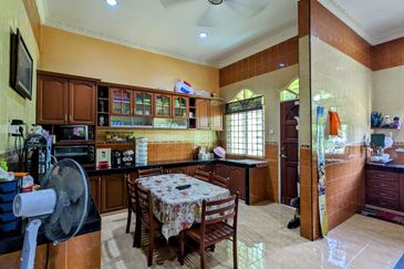 BANGLO SETINGKAT DI KG DURIAN BURUNG, KUALA TERENGGANU, TERENGGANU