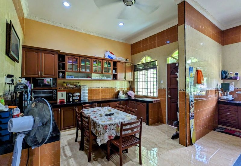 BANGLO SETINGKAT DI KG DURIAN BURUNG, KUALA TERENGGANU, TERENGGANU