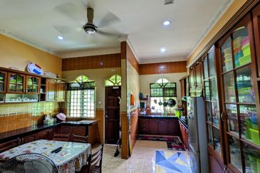 BANGLO SETINGKAT DI KG DURIAN BURUNG, KUALA TERENGGANU, TERENGGANU