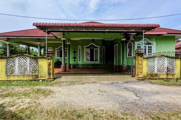 BANGLO SETINGKAT DI KG DURIAN BURUNG, KUALA TERENGGANU, TERENGGANU