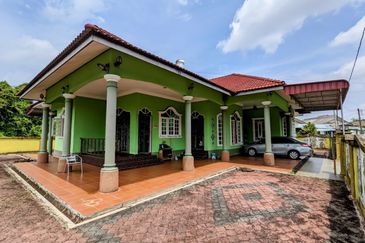 BANGLO SETINGKAT DI KG DURIAN BURUNG, KUALA TERENGGANU, TERENGGANU