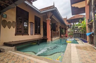 2 Unit Homestay Mewah & Berprestij berkonsepkan Bali di Tok Jembal, Terengganu