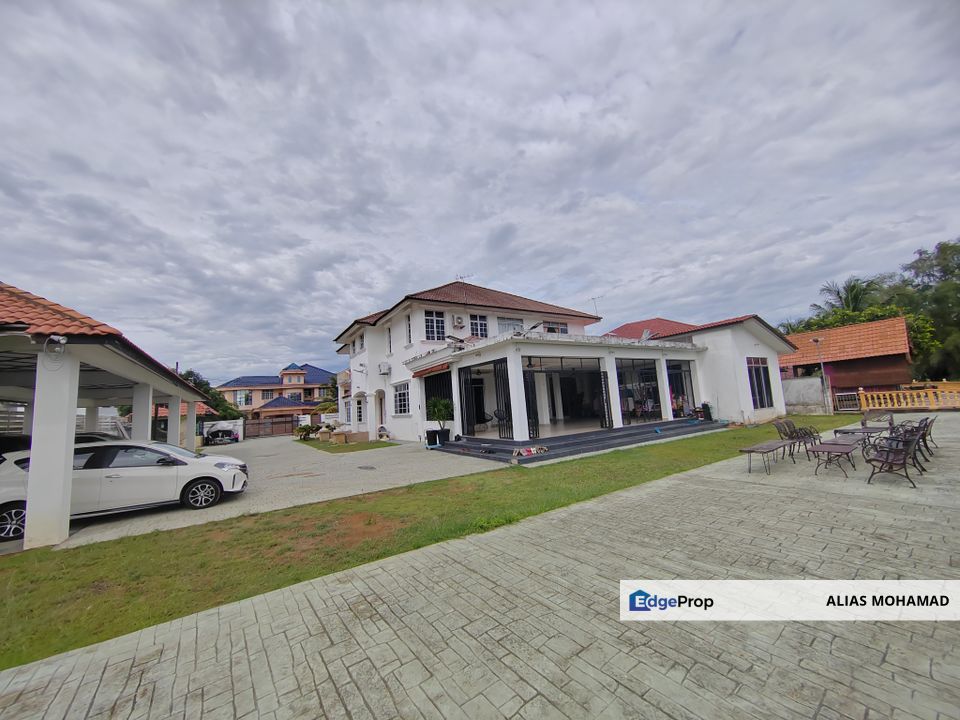 [𝐅𝐔𝐋𝐋𝐘 𝐅𝐔𝐑𝐍𝐈𝐒𝐇𝐄𝐃] 𝐑𝐔𝐌𝐀𝐇 𝐁𝐀𝐍𝐆𝐋𝐎 𝐃𝐔𝐀 𝐓𝐈𝐍𝐆𝐊𝐀𝐓 𝐃𝐈 𝐓𝐀𝐌𝐀𝐍 𝐏𝐄𝐑𝐔𝐌𝐀𝐇𝐀𝐍 𝐄𝐋𝐈𝐓 𝐈𝐁𝐀𝐈 𝐆𝐎𝐋𝐅, 𝐊.𝐓𝐑𝐆, Terengganu, Kuala Terengganu