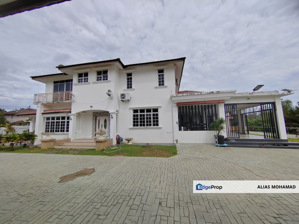 [𝐅𝐔𝐋𝐋𝐘 𝐅𝐔𝐑𝐍𝐈𝐒𝐇𝐄𝐃] 𝐑𝐔𝐌𝐀𝐇 𝐁𝐀𝐍𝐆𝐋𝐎 𝐃𝐔𝐀 𝐓𝐈𝐍𝐆𝐊𝐀𝐓 𝐃𝐈 𝐓𝐀𝐌𝐀𝐍 𝐏𝐄𝐑𝐔𝐌𝐀𝐇𝐀𝐍 𝐄𝐋𝐈𝐓 𝐈𝐁𝐀𝐈 𝐆𝐎𝐋𝐅, 𝐊.𝐓𝐑𝐆, Terengganu, Kuala Terengganu