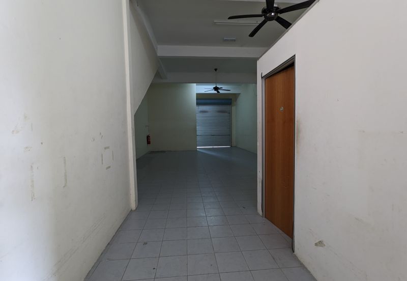 Shoplot 2 Tingkat di Padang Nenas, Gong Badak Berdekatan Bandar Baru Kuala Nerus, Terengganu