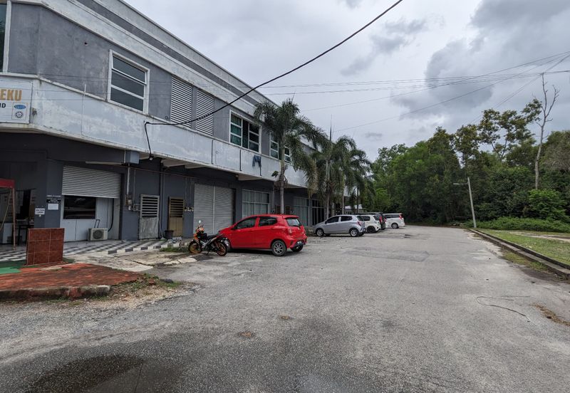 Shoplot 2 Tingkat di Padang Nenas, Gong Badak Berdekatan Bandar Baru Kuala Nerus, Terengganu