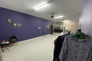 Shoplot 2 Tingkat di Padang Nenas, Gong Badak Berdekatan Bandar Baru Kuala Nerus, Terengganu