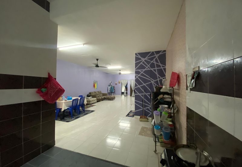 Shoplot 2 Tingkat di Padang Nenas, Gong Badak Berdekatan Bandar Baru Kuala Nerus, Terengganu