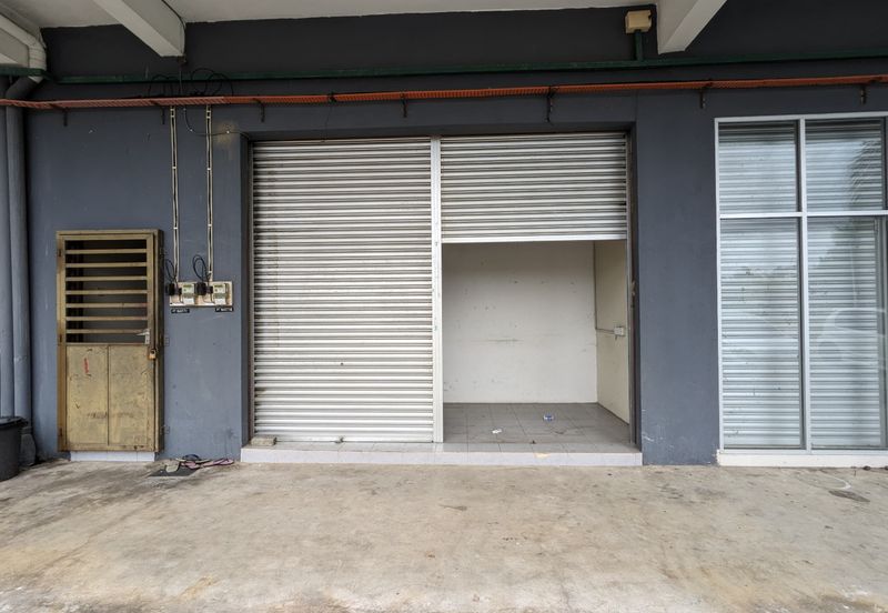 Shoplot 2 Tingkat di Padang Nenas, Gong Badak Berdekatan Bandar Baru Kuala Nerus, Terengganu