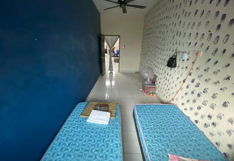 Shoplot 2 Tingkat di Padang Nenas, Gong Badak Berdekatan Bandar Baru Kuala Nerus, Terengganu