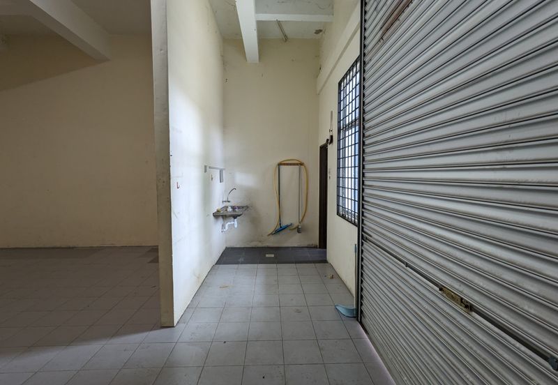 Shoplot 2 Tingkat di Padang Nenas, Gong Badak Berdekatan Bandar Baru Kuala Nerus, Terengganu