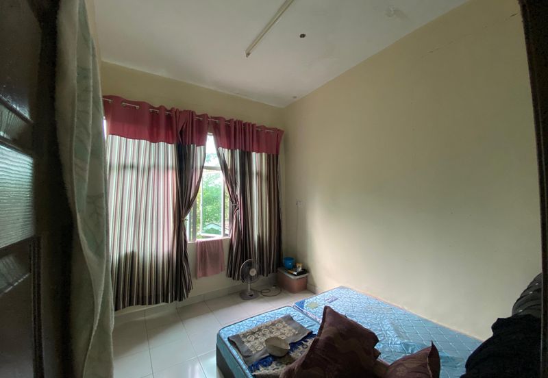 Shoplot 2 Tingkat di Padang Nenas, Gong Badak Berdekatan Bandar Baru Kuala Nerus, Terengganu