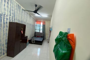 Shoplot 2 Tingkat di Padang Nenas, Gong Badak Berdekatan Bandar Baru Kuala Nerus, Terengganu