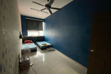 Shoplot 2 Tingkat di Padang Nenas, Gong Badak Berdekatan Bandar Baru Kuala Nerus, Terengganu