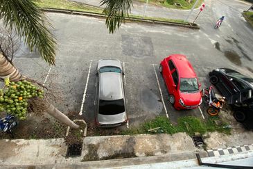 Shoplot 2 Tingkat di Padang Nenas, Gong Badak Berdekatan Bandar Baru Kuala Nerus, Terengganu