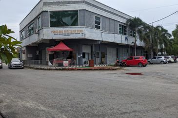 Shoplot 2 Tingkat di Padang Nenas, Gong Badak Berdekatan Bandar Baru Kuala Nerus, Terengganu
