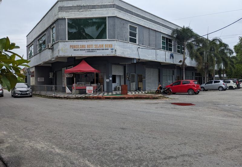 Shoplot 2 Tingkat di Padang Nenas, Gong Badak Berdekatan Bandar Baru Kuala Nerus, Terengganu