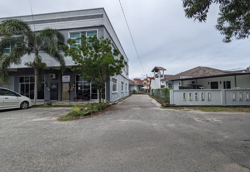 Shoplot 2 Tingkat di Padang Nenas, Gong Badak Berdekatan Bandar Baru Kuala Nerus, Terengganu