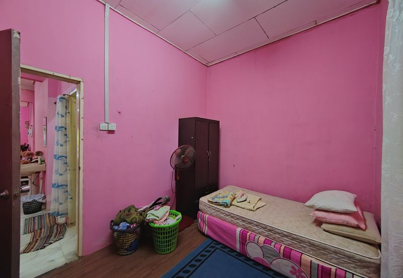 RUMAH TERES SETINGKAT DI TAMAN SAFIAH MURNI, PADANG MENGKUANG, BUKIT PAYONG TERENGGANU