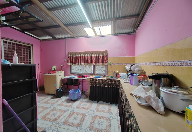 RUMAH TERES SETINGKAT DI TAMAN SAFIAH MURNI, PADANG MENGKUANG, BUKIT PAYONG TERENGGANU