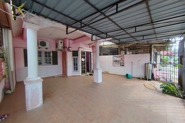 RUMAH TERES SETINGKAT DI TAMAN SAFIAH MURNI, PADANG MENGKUANG, BUKIT PAYONG TERENGGANU