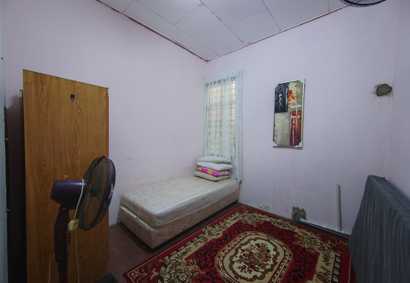 RUMAH TERES SETINGKAT DI TAMAN SAFIAH MURNI, PADANG MENGKUANG, BUKIT PAYONG TERENGGANU