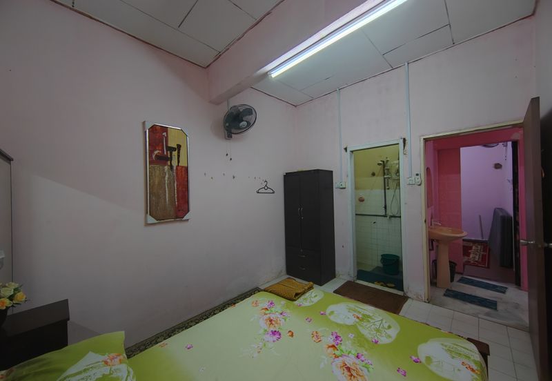 RUMAH TERES SETINGKAT DI TAMAN SAFIAH MURNI, PADANG MENGKUANG, BUKIT PAYONG TERENGGANU