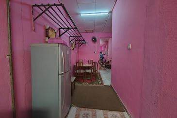 RUMAH TERES SETINGKAT DI TAMAN SAFIAH MURNI, PADANG MENGKUANG, BUKIT PAYONG TERENGGANU