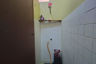 RUMAH TERES SETINGKAT DI TAMAN SAFIAH MURNI, PADANG MENGKUANG, BUKIT PAYONG TERENGGANU