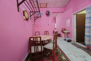 RUMAH TERES SETINGKAT DI TAMAN SAFIAH MURNI, PADANG MENGKUANG, BUKIT PAYONG TERENGGANU