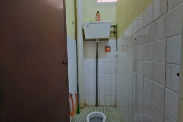 RUMAH TERES SETINGKAT DI TAMAN SAFIAH MURNI, PADANG MENGKUANG, BUKIT PAYONG TERENGGANU