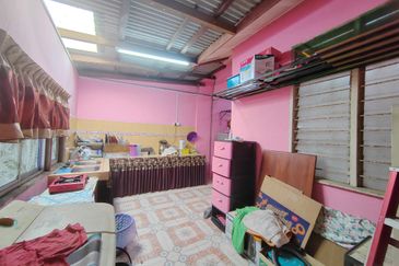 RUMAH TERES SETINGKAT DI TAMAN SAFIAH MURNI, PADANG MENGKUANG, BUKIT PAYONG TERENGGANU