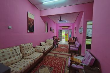 RUMAH TERES SETINGKAT DI TAMAN SAFIAH MURNI, PADANG MENGKUANG, BUKIT PAYONG TERENGGANU