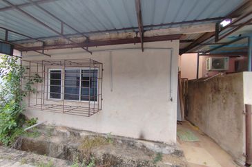 RUMAH TERES SETINGKAT DI TAMAN SAFIAH MURNI, PADANG MENGKUANG, BUKIT PAYONG TERENGGANU